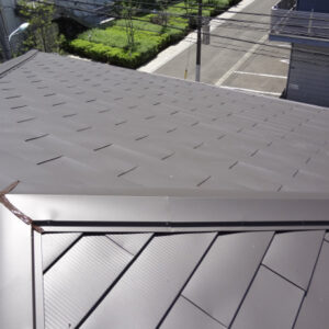 軽量で耐震性に優れた屋根に葺き替え