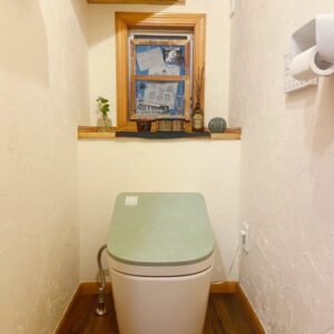 座間市 トイレ洗面リフォーム｜ミネラルグリーン便座×ネイビー洗面でこだわりの水回りに