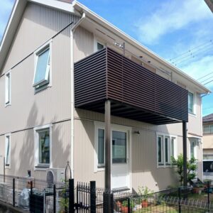 秦野市　バルコニー改修｜見た目も機能も一新！木製バルコニーをアルミ製に交換！